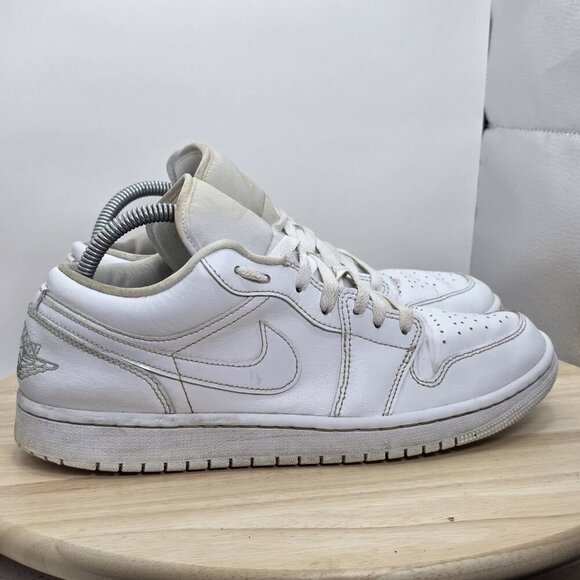 Nike Air Jordan 1 Low Triple White 2022 Sneaker DV0990-111 Women’s Size 10 - Picture 2 of 2